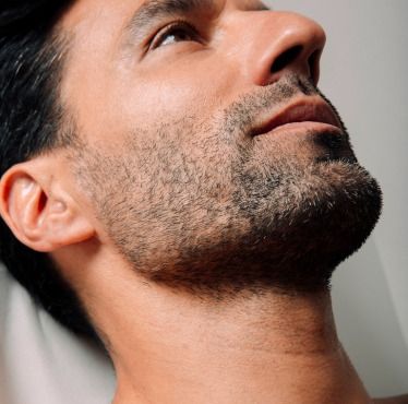 QUELLES SONT LES ZONES À DENSIFIER AU NIVEAU DE LA BARBE CHEZ L’HOMME ?
