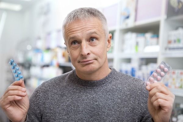 finasteride_vs_dutasteride_efficacite_posologie_et_effets_secondaires_chez_lhomme