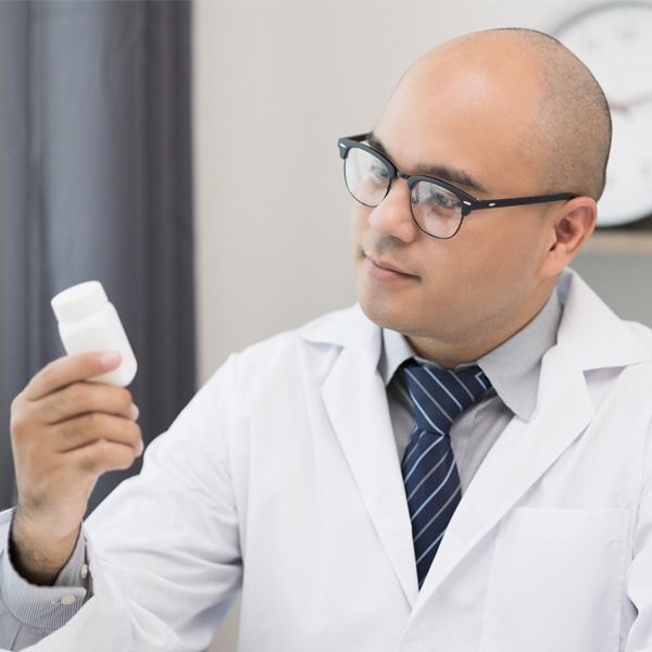 finasteride_vs_dutasteride_efficacite_posologie_et_effets_secondaires_chez_lhomme